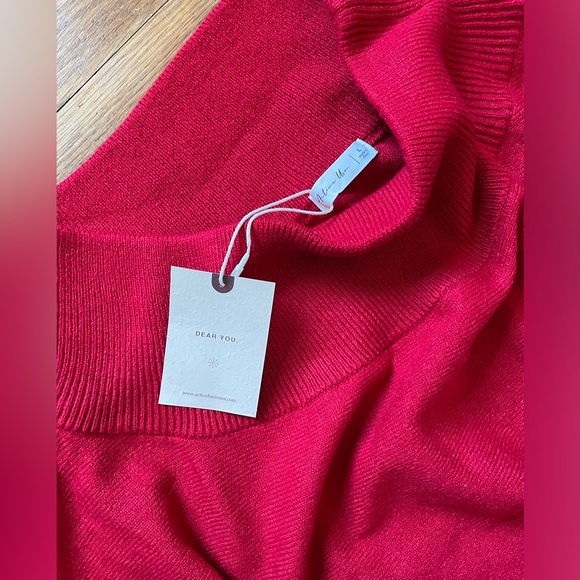 NWT. Off the Shoulder Dolman Sweater. Color Red. Size Large. - Picture 5 of 5
